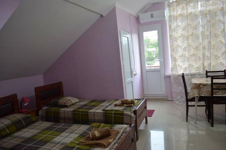 Alex'S Cosy Guesthouse ティビリシ エクステリア 写真